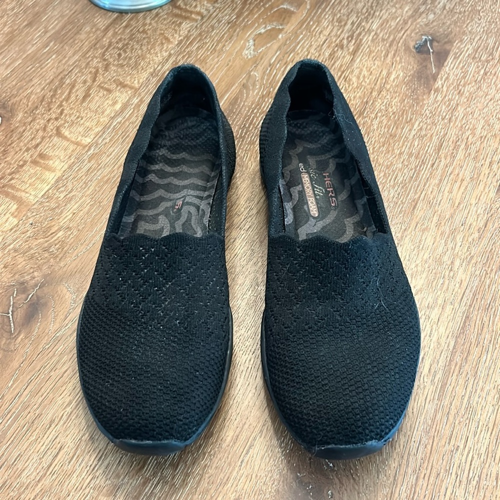 Sketchers cute ladies slip on, lightly used.  Size 9